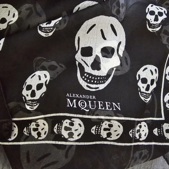 Alexander McQueen Skull Silk Scarf Black - Picture 4 of 6